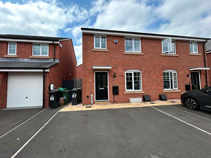 3 Bedroom House To Rent In Herringbone Way, Kingswinford, West Midlands, DY6