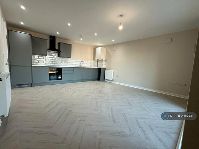 2 Bedroom Flat To Rent In Fowler House, Maidstone, ME15