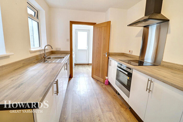 3 Bedroom Terraced House For Sale In Beach Road, Caister-on-Sea, NR30