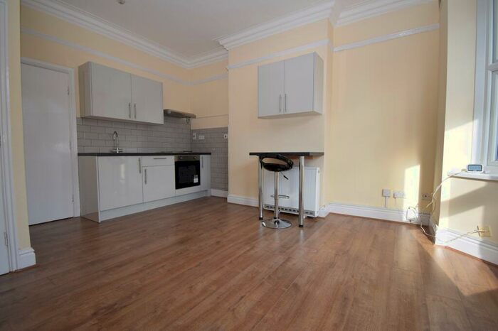 1 Bedroom Apartment To Rent In Glenfield Road, Leicester, LE3