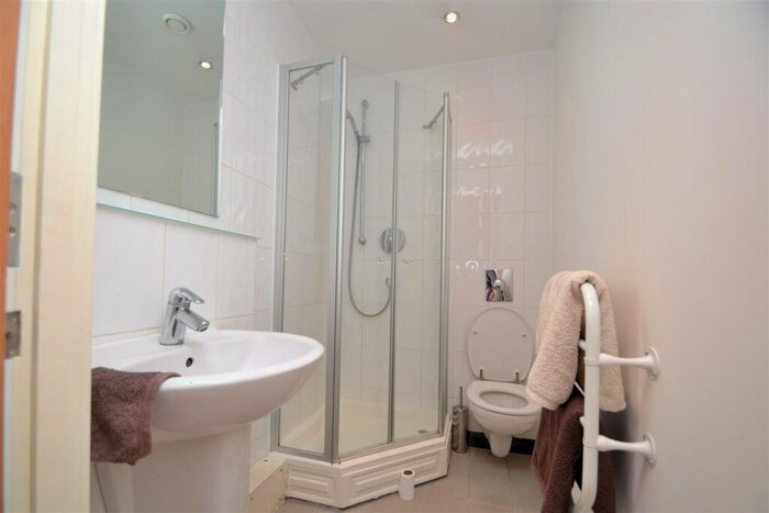 2 Bedroom Apartment To Rent In Faroe, City Island, Leeds, LS12