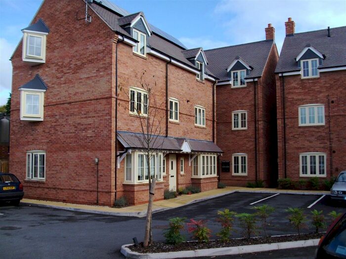 2 Bedroom Flat To Rent In Flat Oakleigh Court, Moseley Road, Hallow, Worcester, WR2