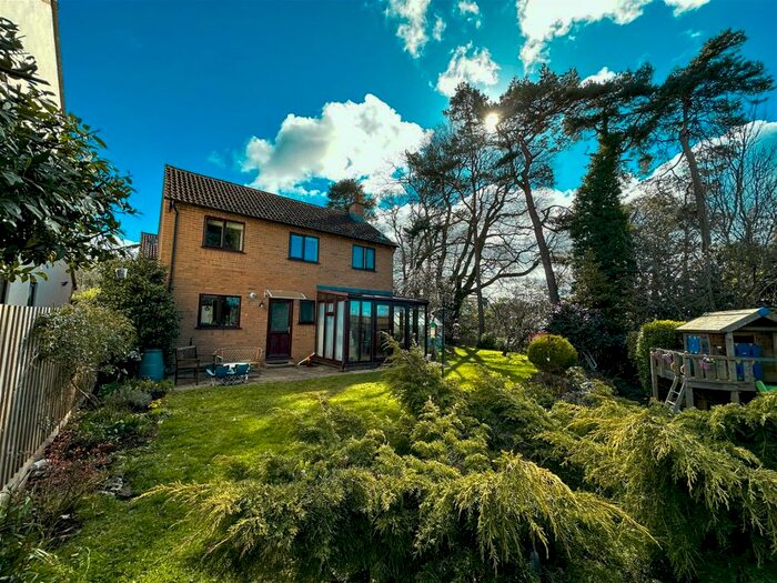 3 Bedroom Detached House For Sale In Eagle Close, Kingsteignton, Newton Abbot, TQ12