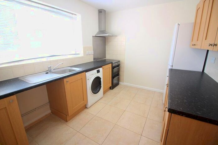 3 Bedroom Maisonette To Rent In High Road, Bushey Heath, Bushey, WD23