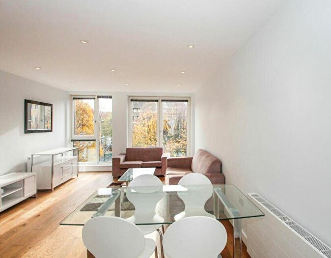 3 Bedroom Apartment To Rent In Cityscape Apartments, E1