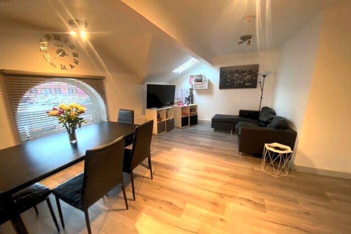 2 Bedroom Flat To Rent In George Street, Altrincham, WA14