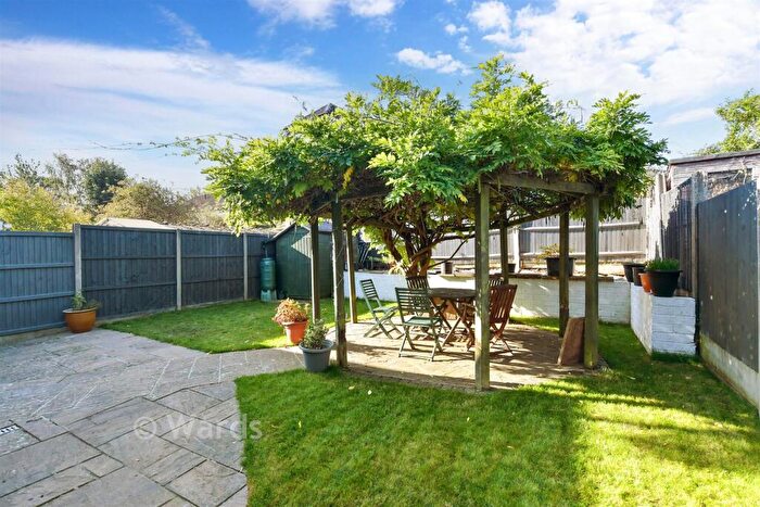 2 Bedroom Semi-Detached Bungalow For Sale In Kingsgate Close, Maidstone, Kent, ME16