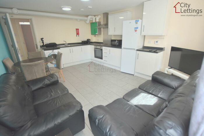 3 Bedroom Apartment To Rent In North Sherwood Street, Arboretum, NG1