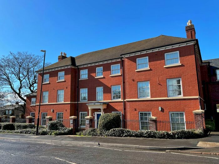 2 Bedroom Flat To Rent In Park Court, Coleshill, West Midlands, B46