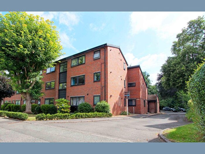 1 Bedroom Flat For Sale In Ray Park Avenue, Maidenhead, SL6