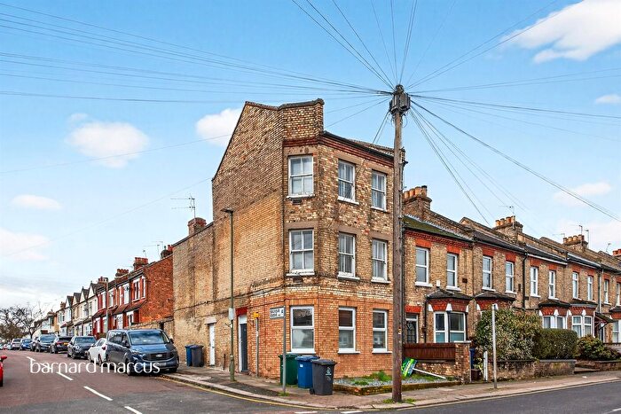 3 Bedroom Flat For Sale In Oakleigh Road North, London, N20
