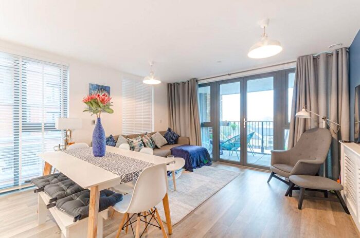 2 Bedroom Flat To Rent In High Street, Sutton, SM1