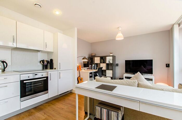 1 Bedroom Flat To Rent In Oxley Square, Bow, London, E3
