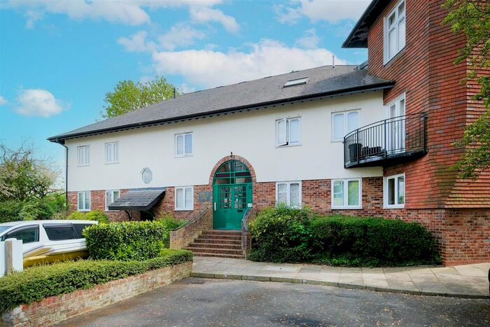 2 Bedroom Flat To Rent In Manor Court Beresford Road, Chingford, London, E4