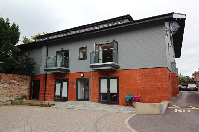2 Bedroom Apartment For Sale In Wykeham Place, Fareham, Hampshire, PO16