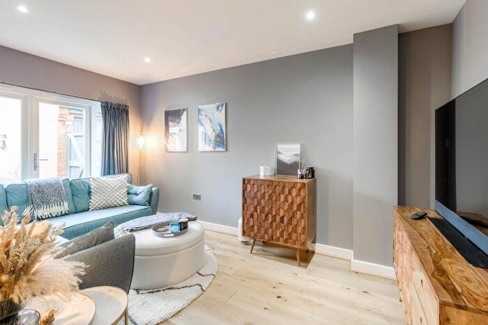 4 Bedroom Detached House For Sale In River View, Old Stratford, MK19