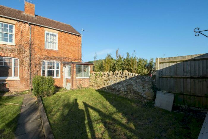 3 Bedroom Property To Rent In High Street, Deanshanger, MK11