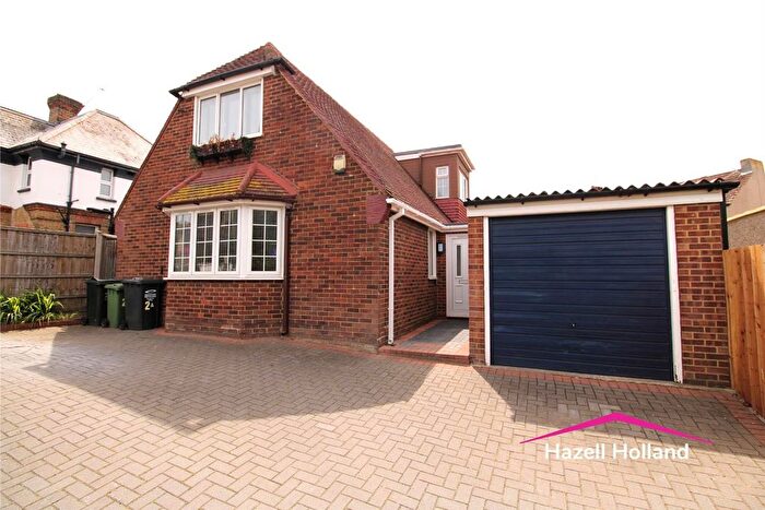 3 Bedroom Detached Bungalow To Rent In Park Road, Dartford, DA1