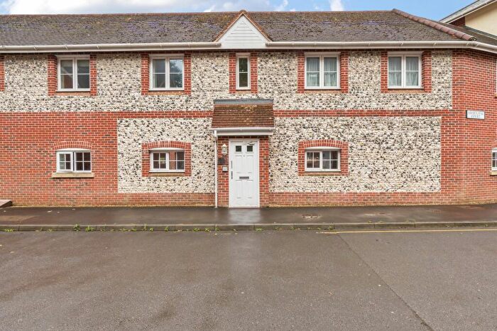 2 Bedroom Apartment For Sale In Winton Close, Winchester, SO22