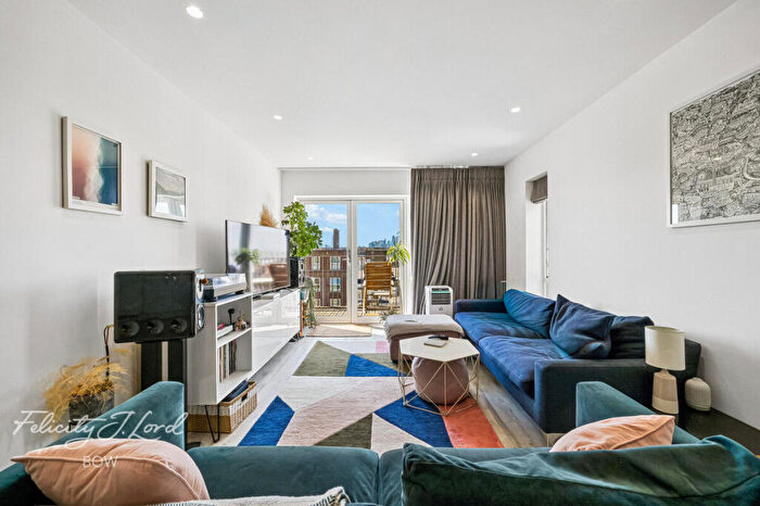 3 Bedroom Apartment For Sale In St Clements Avenue, London, E3