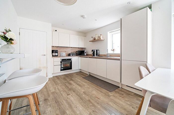 3 Bedroom Town House For Sale In George Avenue, Milton Keynes, Buckinghamshire, MK17