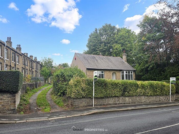 2 Bedroom Bungalow For Sale In Blacker Road, Huddersfield, HD2