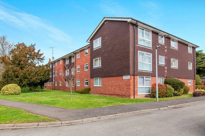 2 Bedroom Apartment To Rent In In The Ray, SL6