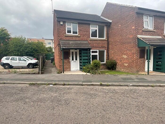 3 Bedroom End Of Terrace House To Rent In Three Bedroom, End Terrace House, Broadfield Close, Bradford, West Yorkshire, BD4