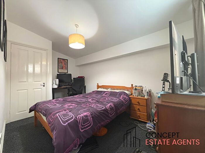 2 Bedroom Flat To Rent In Tooting Bec Road, Tooting Bec, SW17