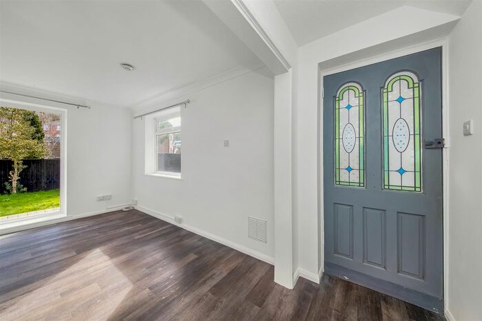 2 Bedroom Flat To Rent In Godstone Road, Caterham, CR3