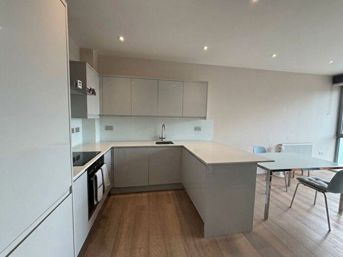 2 Bedroom Flat To Rent In Station Road, New Barnet, EN5