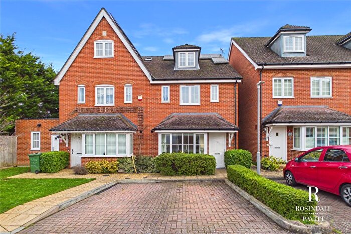 5 Bedroom Semi Detached House For Sale In Diamond Jubilee Way, Carshalton On The Hill, SM5