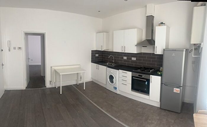 2 Bedroom Flat To Rent In Broadway, Cardiff, CF24