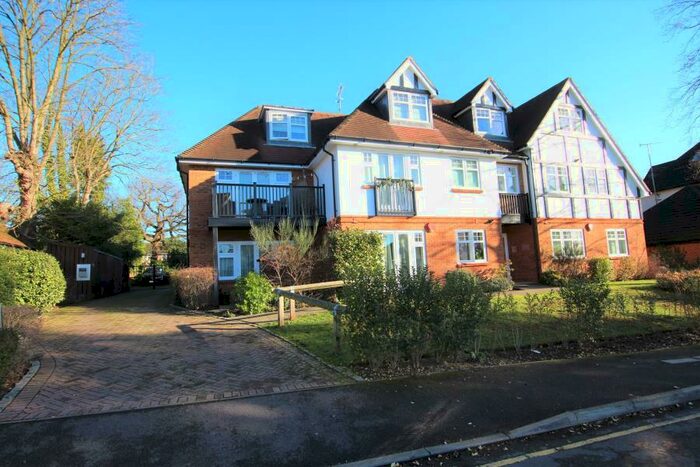 2 Bedroom Apartment To Rent In Woking, GU22
