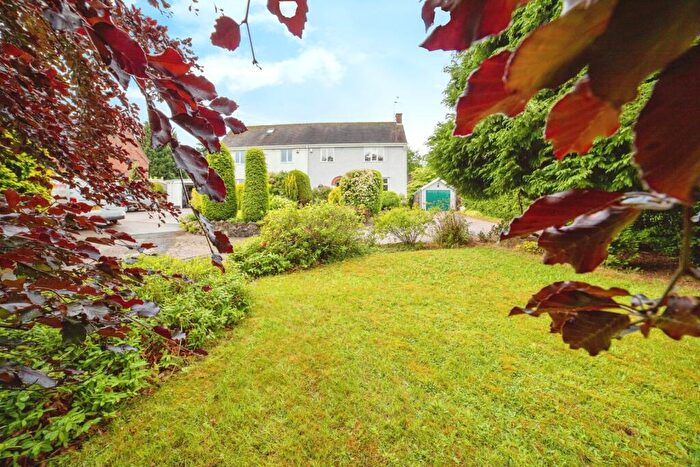 3 Bedroom Semi-Detached House For Sale In Derby Road, Wingerworth, Chesterfield, Derbyshire, S42