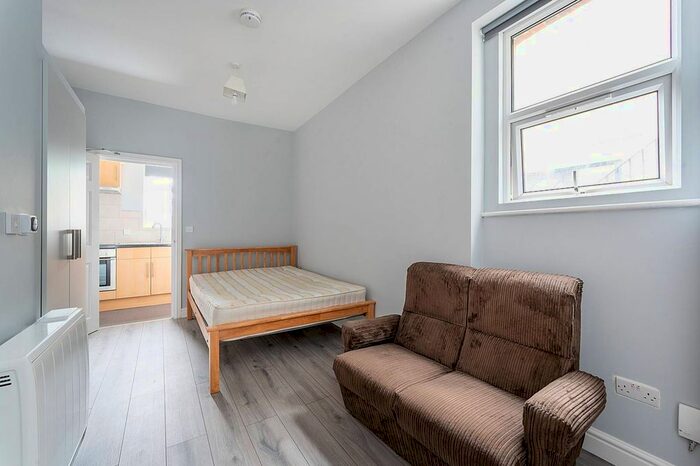 Studio To Rent In Uxbridge Road, Shepherd's Bush, London, W12