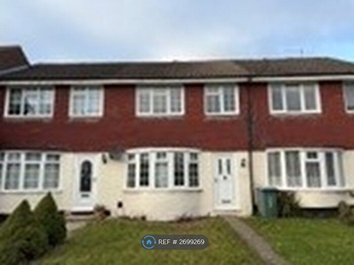 3 Bedroom Terraced House To Rent In Greenway Walk, Buckingham, MK18