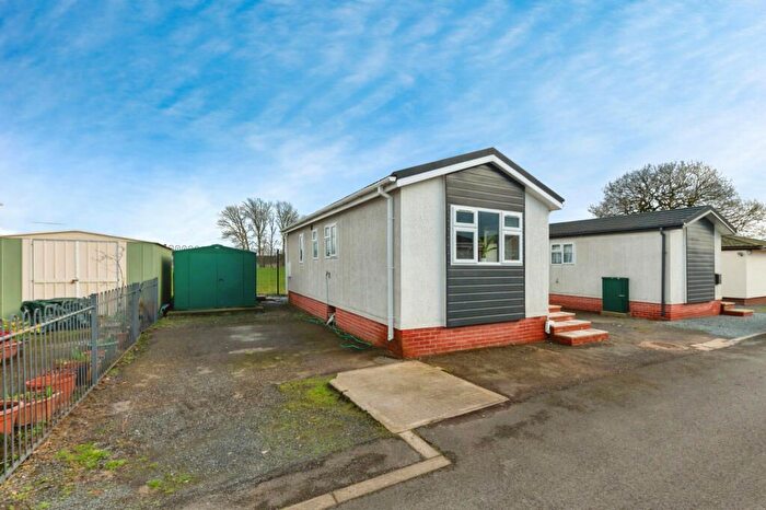 2 Bedroom Park Home For Sale In Manifold Road, Scunthorpe, DN16