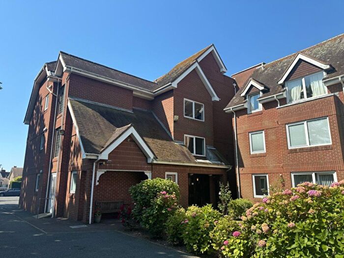 1 Bedroom Flat To Rent In St. Johns Road, Eastbourne, BN20