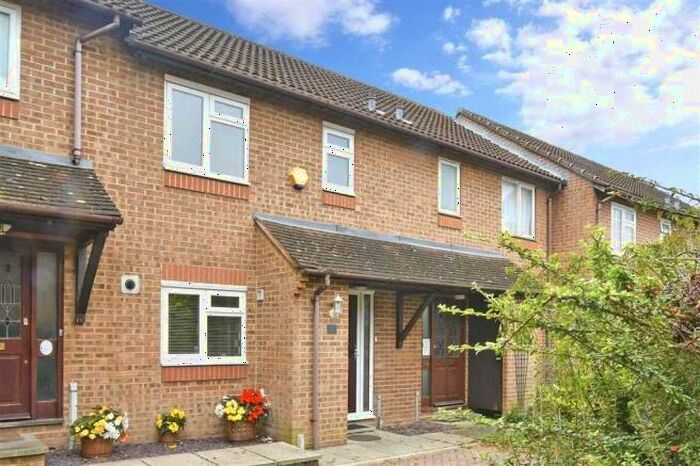 3 Bedroom Terraced House To Rent In Lomond Gardens, South Croydon, Surrey, CR2