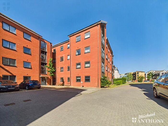 2 Bedroom Flat For Sale In Boldison Close, Aylesbury, Buckinghamshire, HP19
