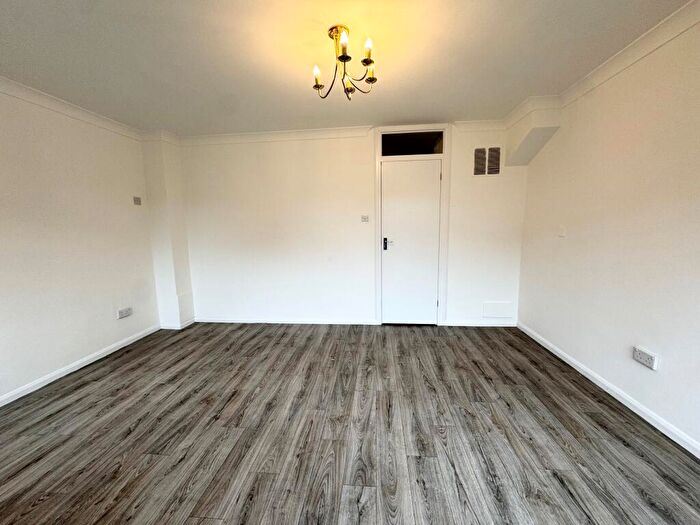 3 Bedroom House To Rent In Staplehurst Close, Southampton, SO19