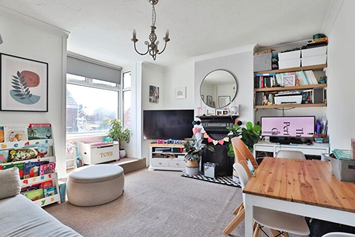 2 Bedroom Maisonette For Sale In Canford Road, Heckford Park, Poole, BH15