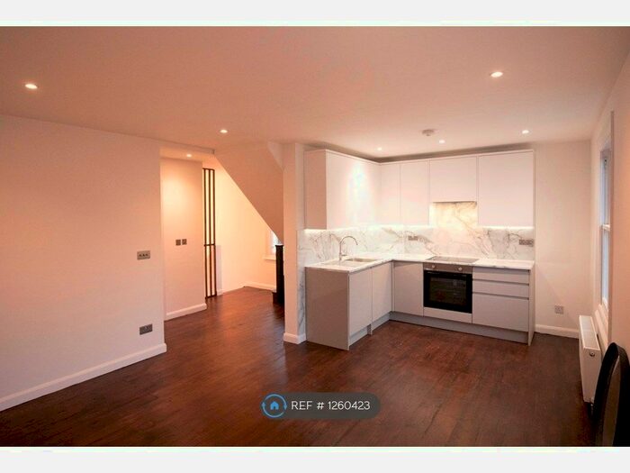 2 Bedroom Maisonette To Rent In Manor Avenue, London SE4