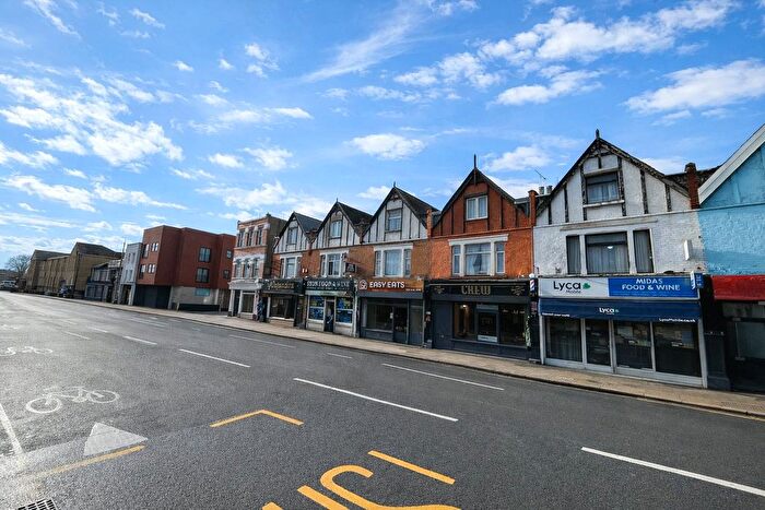 3 Bedroom Flat For Sale In Twickenham Road, Isleworth, Greater London, TW7