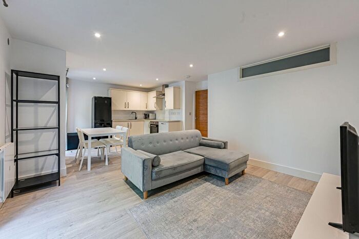 2 Bedroom Flat To Rent In New Cross Road, New Cross, London, SE14