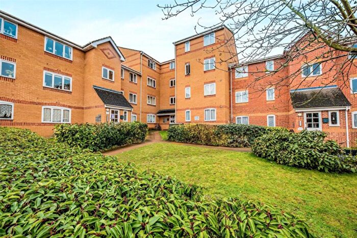 2 Bedroom Apartment For Sale In Ascot Court, Aldershot, Hampshire, GU11