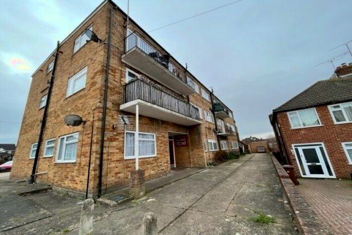 1 Bedroom Flat To Rent In Huntsmans Close, Rochester, ME1