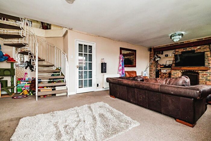 4 Bedroom Detached House For Sale In Old Salts Farm Road, Lancing, BN15