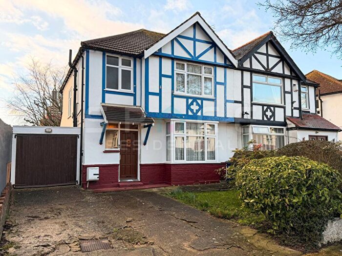 3 Bedroom Semi Detached House For Sale In Sefton Avenue, London, NW7